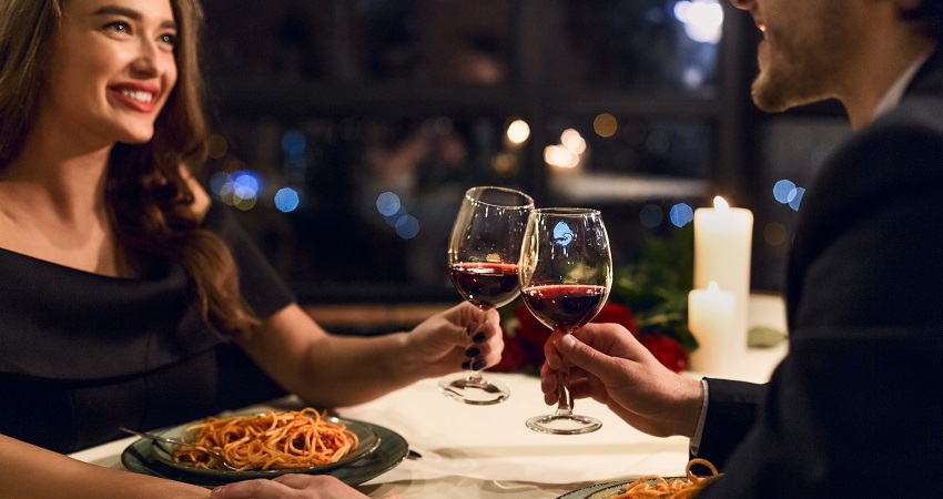 Couple dining in a restaurant 