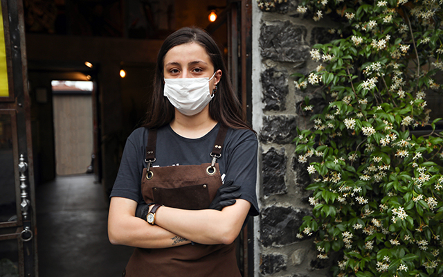 Woman wearing a face mask