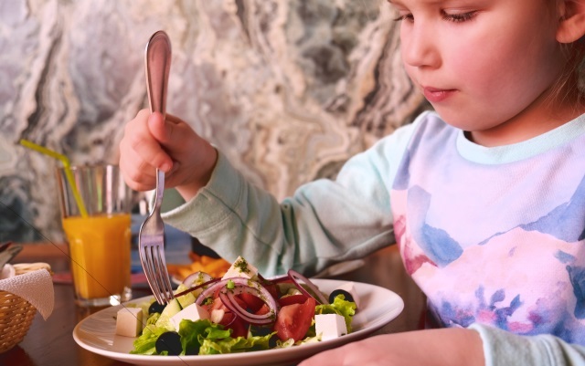 kids eat healthy meals