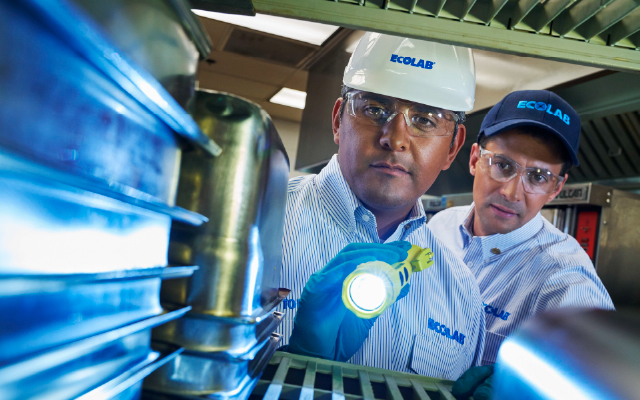 photo of two male inspectors in Ecolab uniforms